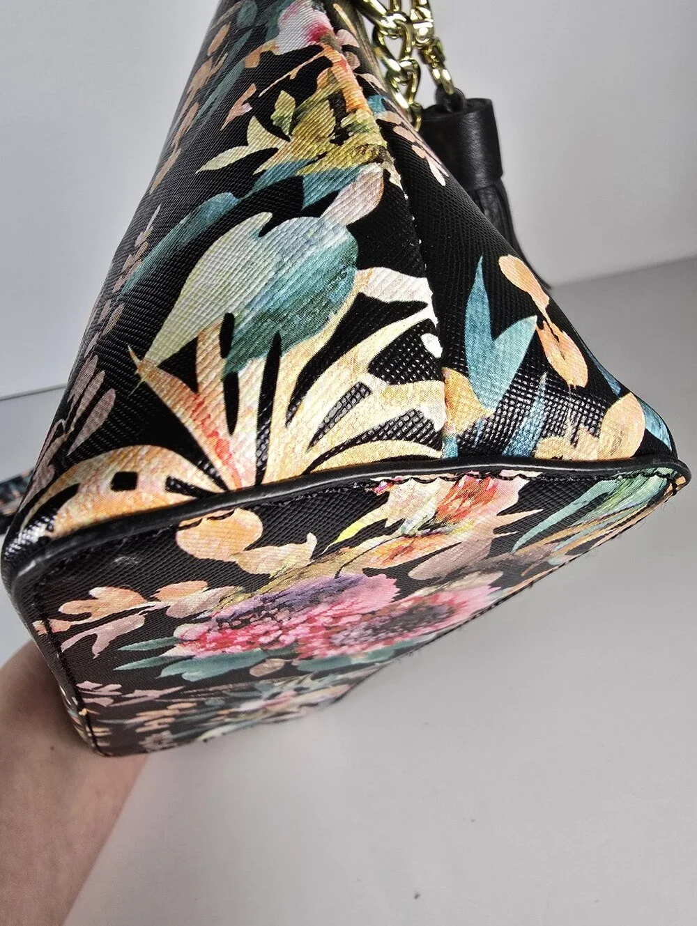 NWOT Madden Girl Black Floral Tassel Crossbody Purse With Gold Chain Detail